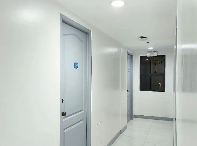 Airobedz Mckinley - Near Sm Aura 2* Manila